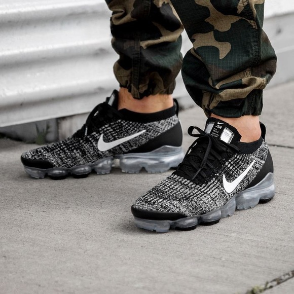 π€ Nike air vapormax flyknit black grey shoes - Picture 2 of 5
